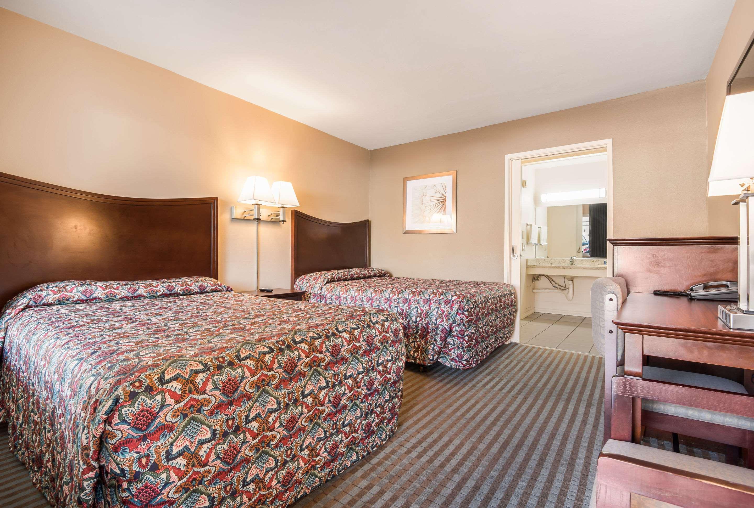 Rodeway Inn Regalodge Глендейл Экстерьер фото