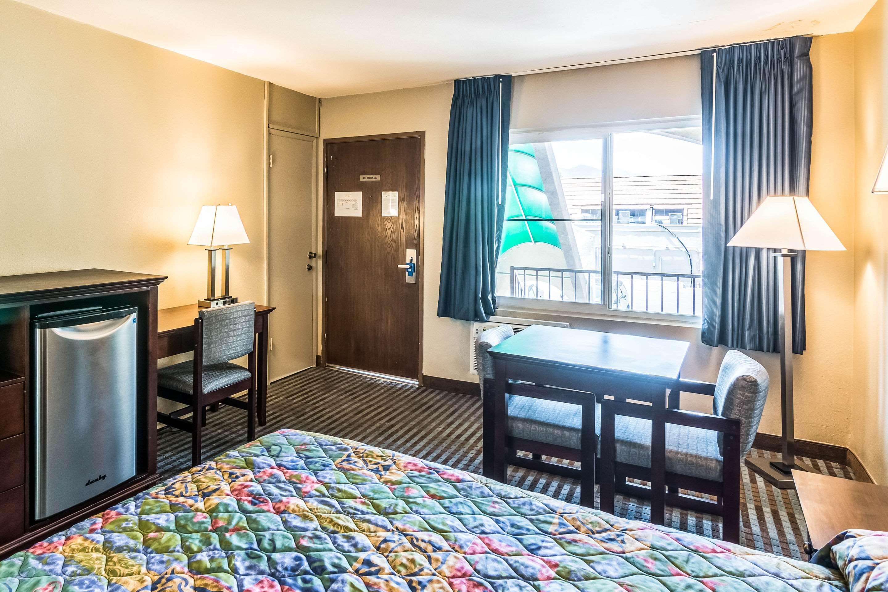 Rodeway Inn Regalodge Глендейл Экстерьер фото