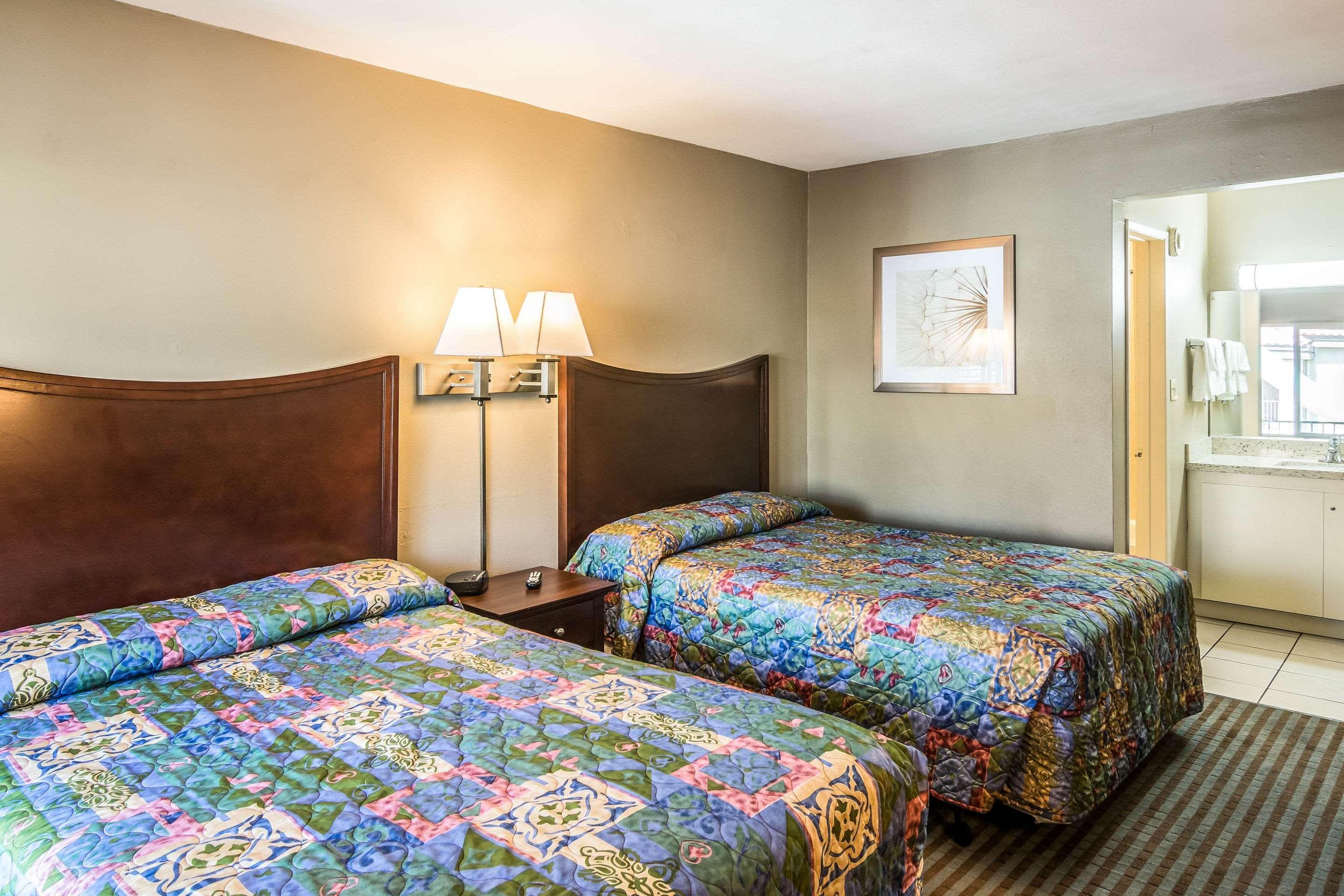 Rodeway Inn Regalodge Глендейл Экстерьер фото