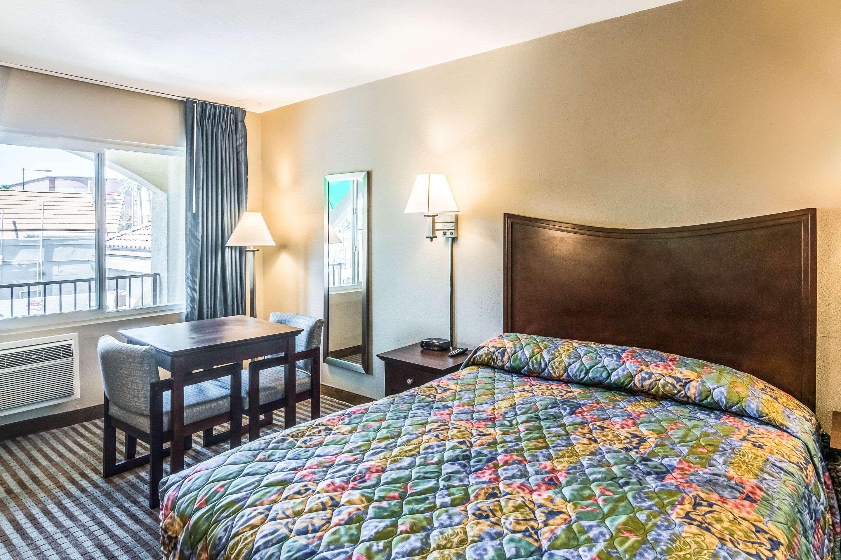 Rodeway Inn Regalodge Глендейл Экстерьер фото